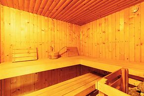 Large Riverside House in Wraysbury, Staines