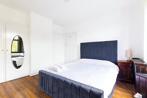 Large Riverside House in Wraysbury, Staines