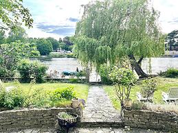 Large Riverside House in Wraysbury, Staines