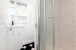 Large Riverside House in Wraysbury, Staines