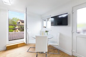 Large Riverside House in Wraysbury, Staines