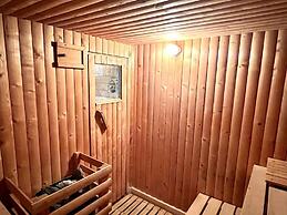 Large Riverside House in Wraysbury, Staines