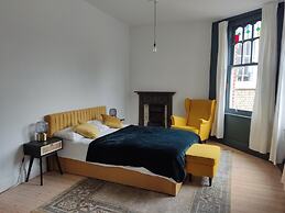 Remarkable 7-bed House in London