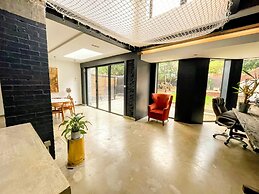 Remarkable 7-bed House in London