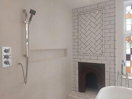 Remarkable 7-bed House in London