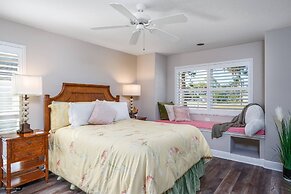 Nokomis Pool Home on the Canal