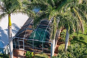 Nokomis Pool Home on the Canal