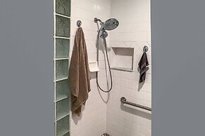 Nokomis Pool Home on the Canal