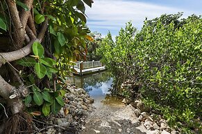 Nokomis Pool Home on the Canal