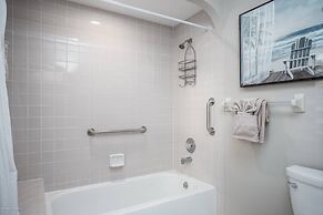 Nokomis Pool Home on the Canal