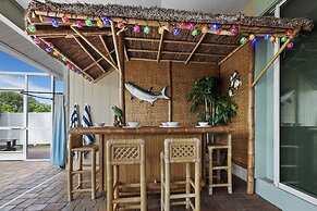 Nokomis Pool Home on the Canal