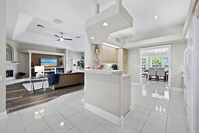 Nokomis Pool Home on the Canal