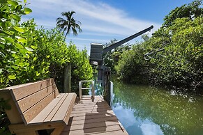 Nokomis Pool Home on the Canal