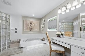 Nokomis Pool Home on the Canal