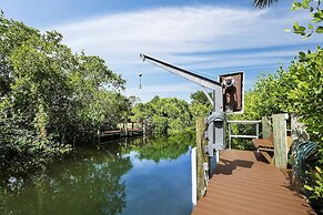 Nokomis Pool Home on the Canal