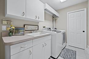 Nokomis Pool Home on the Canal