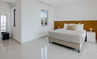 Phaedrus Living: Luxury Seaview Coral Bay Villa