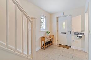 Impeccable 3-bed House in Hornchurch