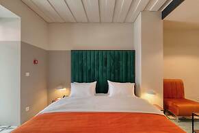 Manifest Restaurant and Hotel