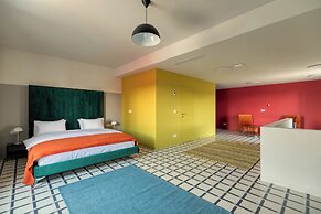 Manifest Restaurant and Hotel