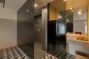 Manifest Restaurant and Hotel