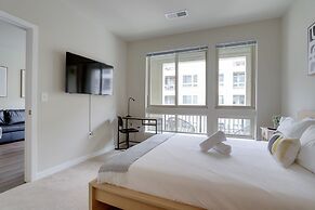 Fun & Comfort Await Alexandria Apartment