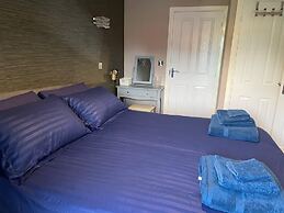 Fantastic, pet Friendly 3 Bedroom House in Bedford