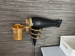 Fantastic, pet Friendly 3 Bedroom House in Bedford