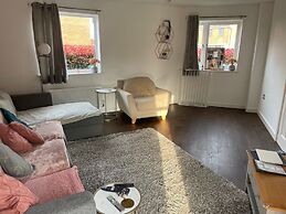 Fantastic, pet Friendly 3 Bedroom House in Bedford