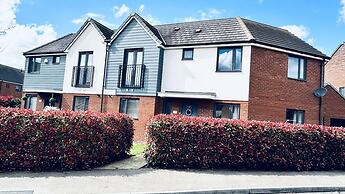 Fantastic, pet Friendly 3 Bedroom House in Bedford