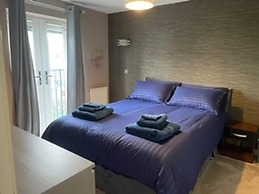 Fantastic, pet Friendly 3 Bedroom House in Bedford