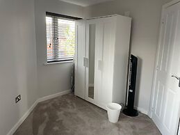 Fantastic, pet Friendly 3 Bedroom House in Bedford