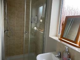 Fantastic, pet Friendly 3 Bedroom House in Bedford