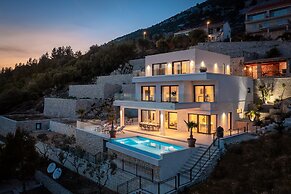 Luxury Holiday Villa Maris