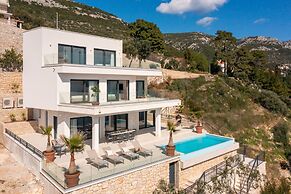 Luxury Holiday Villa Maris