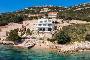 Luxury Holiday Villa Maris