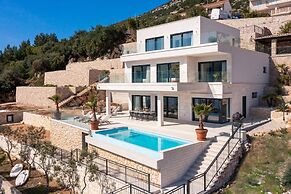 Luxury Holiday Villa Maris