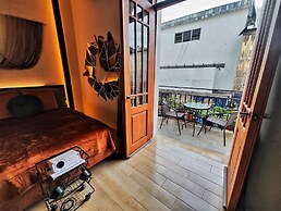 Golden Studio By Paradox