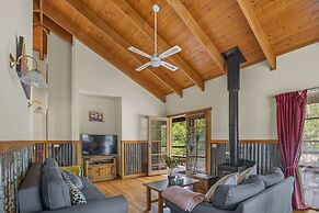 StayAU Conifer Cottage Lakeside Haven
