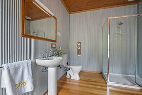 StayAU Conifer Cottage Lakeside Haven