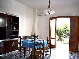 Nami Holiday Home for six Guests With Outdoor Space