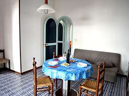 Nami Holiday Home for six Guests With Outdoor Space