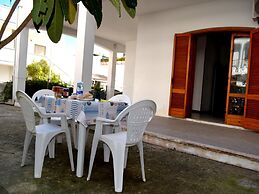 Nami Holiday Home for six Guests With Outdoor Space