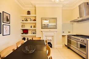 The Peckham Hideaway - Bright 3bdr Flat