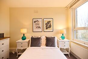 The Peckham Hideaway - Bright 3bdr Flat