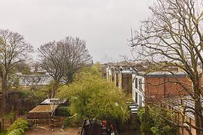 The Peckham Hideaway - Bright 3bdr Flat