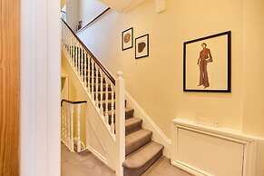 The Peckham Hideaway - Bright 3bdr Flat