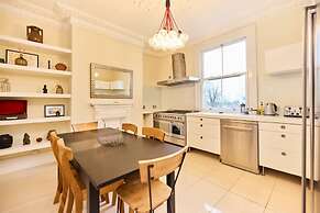 The Peckham Hideaway - Bright 3bdr Flat