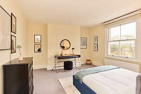 The Peckham Hideaway - Bright 3bdr Flat
