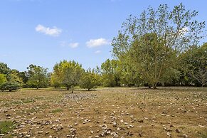 StayAU 1BR Rustic Picturesque Cottage